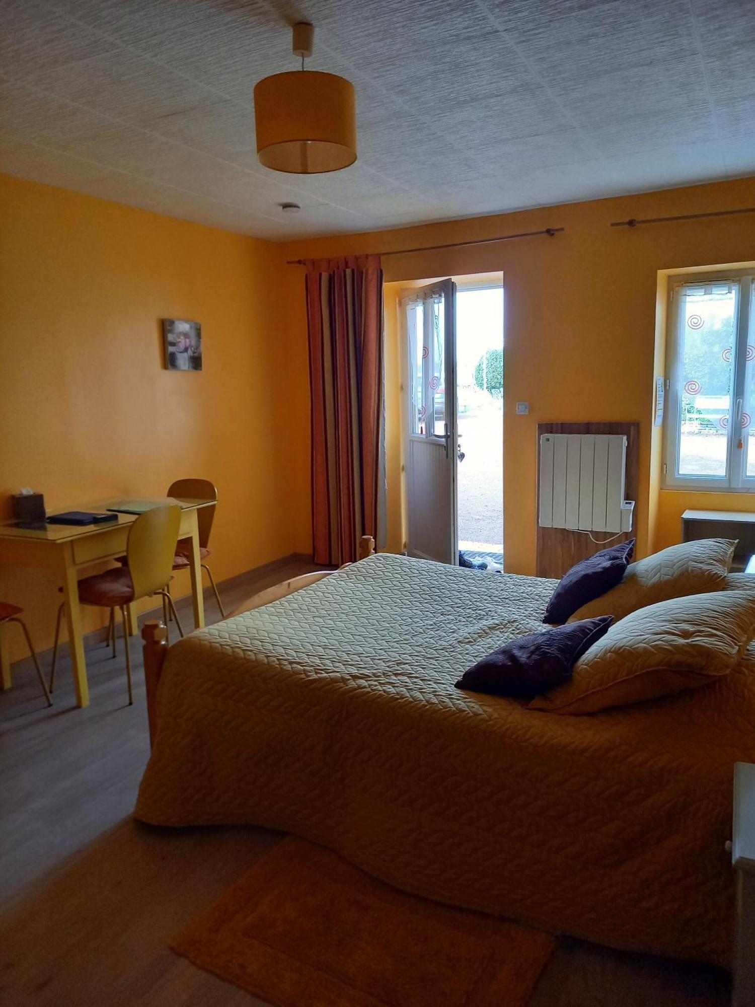 Hotel Le Logis Du Livier Saint-Georges-sur-Layon Pokój zdjęcie
